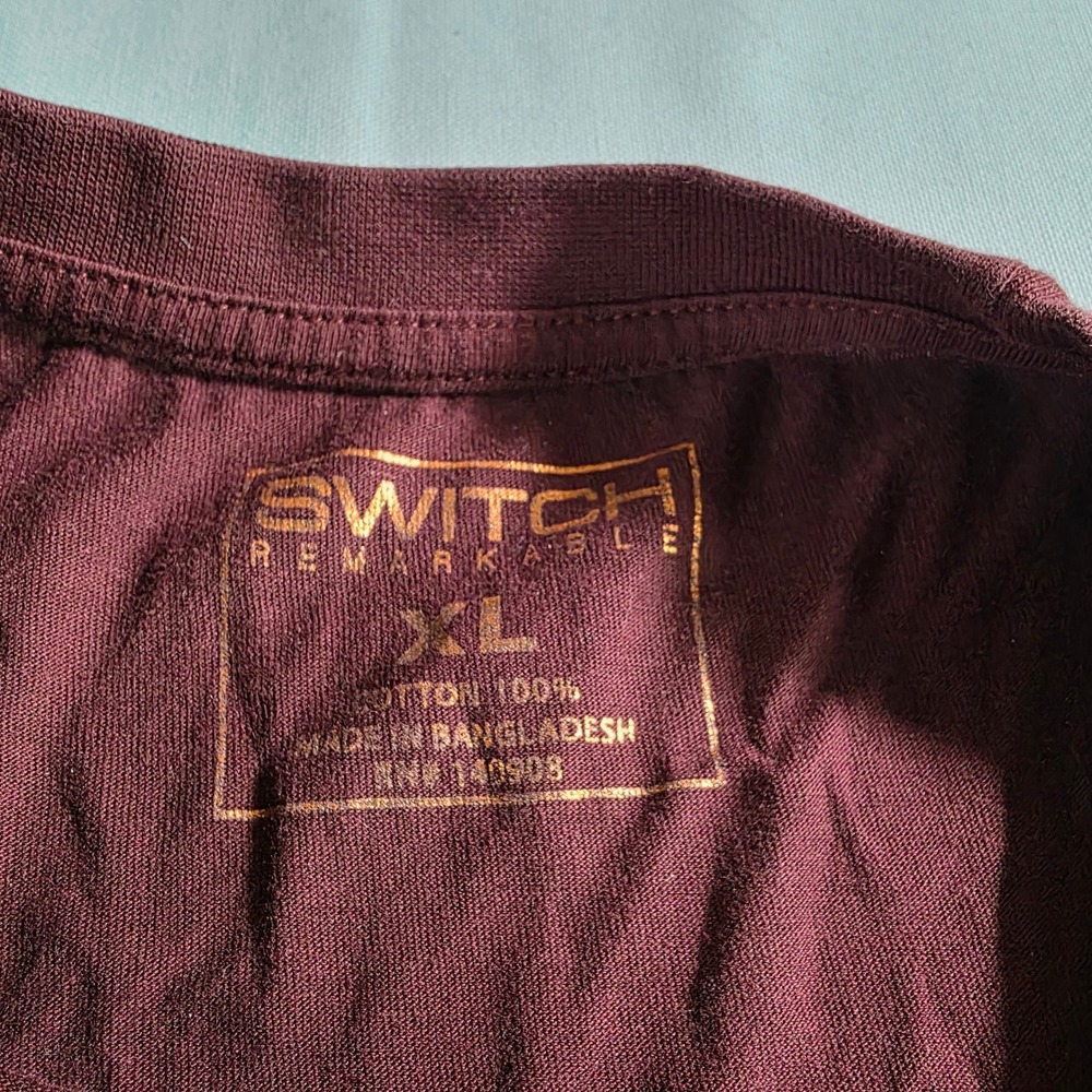 Switch Remarkable Mens XL T-Shirt Burgundy All Over Money Currency Print Cotton